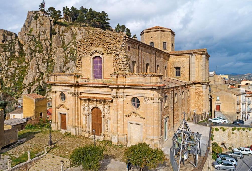 Elegante Appartamento Privato In Palazzo Storico Del XVIII - Pieno Centro Nicosia Kültér fotó